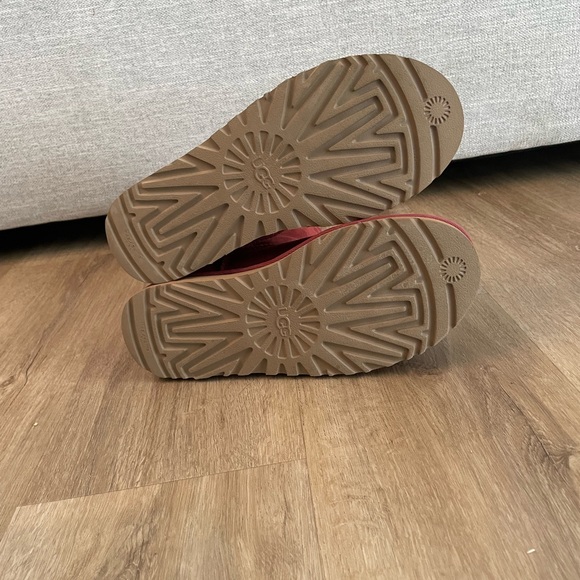 Classic short UGGS - size 7 - dark red - Picture 4 of 7